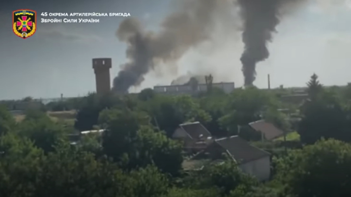 Детонировало всю ночь: ВСУ показали уничтожение склада российских войск
