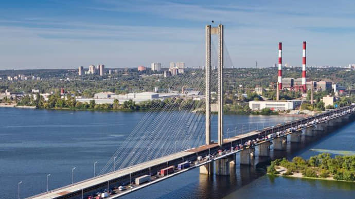 Еще на одном мосту Киева ограничат движение на 2 месяца