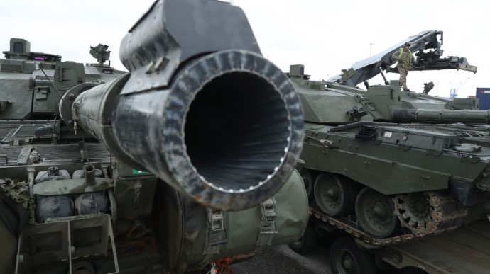 Британія також планує відправити в Україну танки