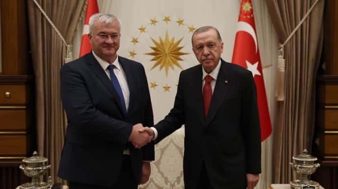 Ukrainian Foreign Minister meets with Turkish President in Türkiye