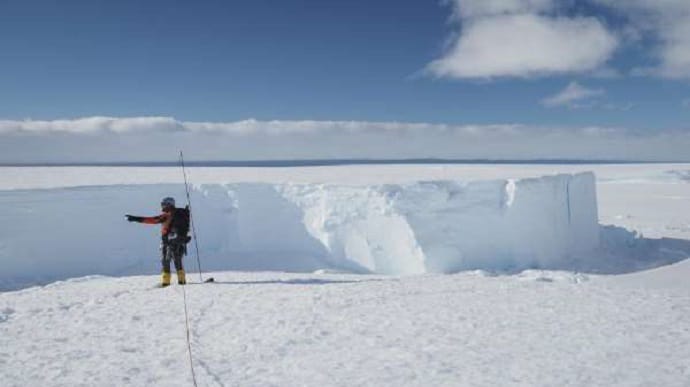 В Антарктиді відколовся айсберг. Його площа більша за площу Києва