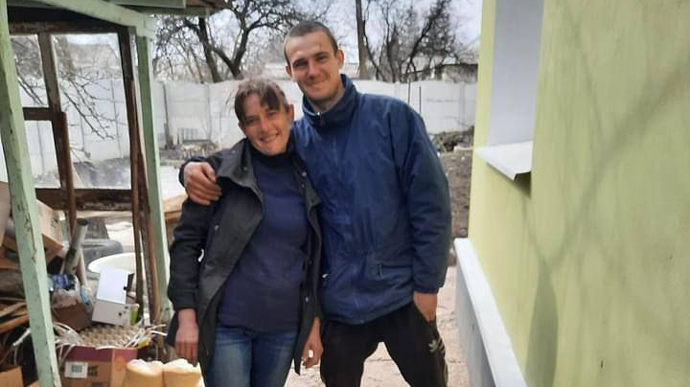 Окупанти обстріляли Лисичанськ: загинув волонтер, його дружина у важкому стані 