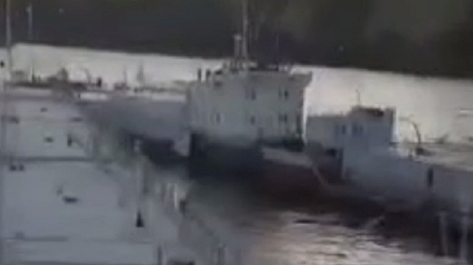 У Росії в понеділок зіткнулися два танкери: введено режим НС