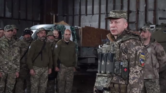 Commander of Ukrainian Ground Forces visits soldiers on Bakhmut front