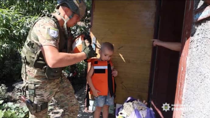 Ukraine has evacuated 1,010 children from Donetsk Oblast in three days – video