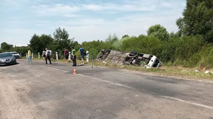 ДТП з автобусом на Тернопільщині: до лікарень доправили близько 30 людей