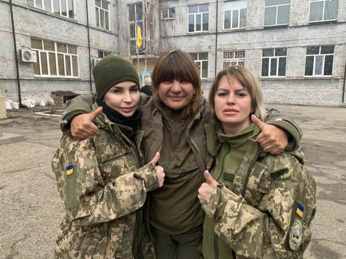 Оксана Корчинська разом з бойовими медиками 