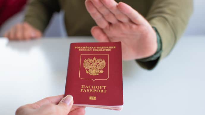 Разведка Британии: Россия может летом депортировать украинцев с оккупированных территорий без паспортов РФ