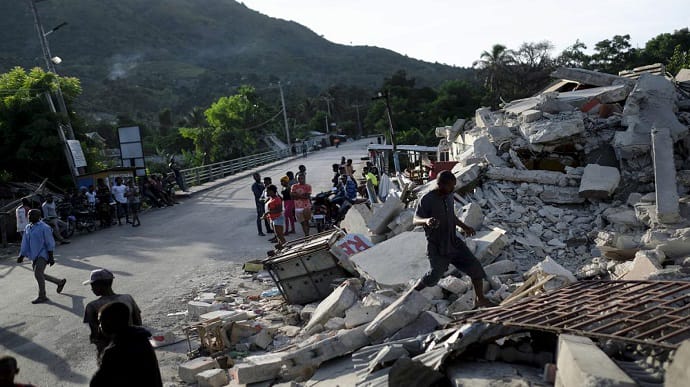 Число жертв землетрясения на Гаити превысило 1 400 человек