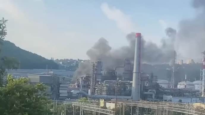 Russians report downing 75 Ukrainian drones overnight: Tuapse oil refinery on fire, black smoke rising in Morozovsk – videos