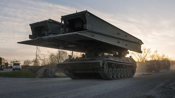 Германия готовится передать Украине 16 мостовых танков