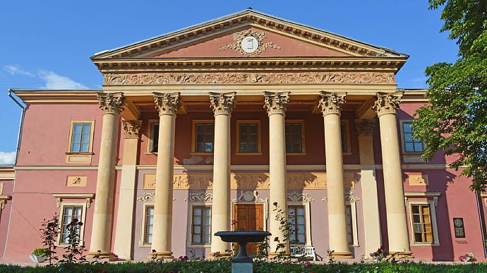 Зеленский предоставил Одесскому художественному музею статус национального
