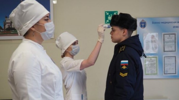 У РФ сотні військових заразилися коронавірусом на репетиціях параду – росЗМІ