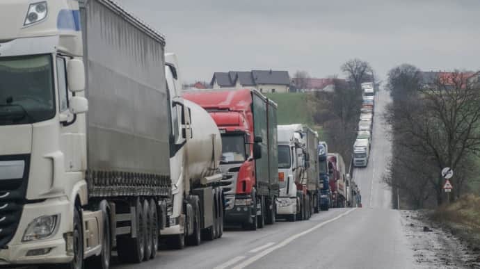 Border blockade: Almost 2,500 lorries waiting in queues to enter Ukraine