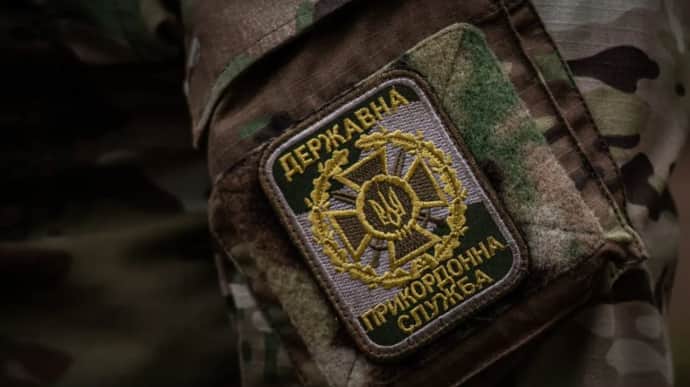 Ukrainian border guards show sniper-like duel of artillery in Chasiv Yar – video