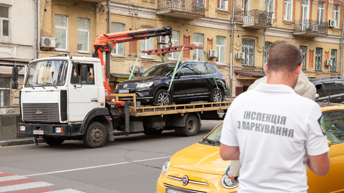 У Києві повернули плату за паркування, порушників забиратиме евакуатор – КМВА  