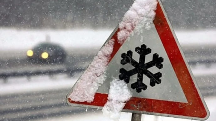 Из-за ледяного дождя ограничено движение на Киевщине и Житомирщине