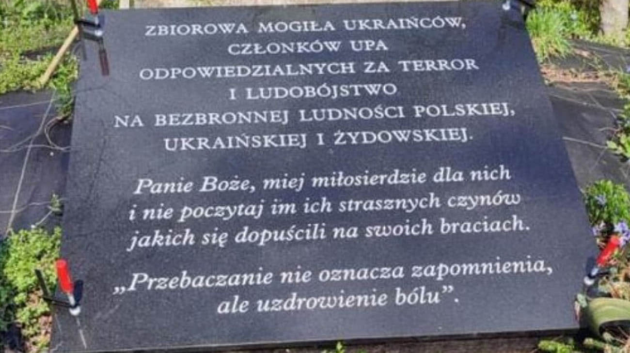 In Poland, a provocative sign on the grave of UPA soldiers was dismantled