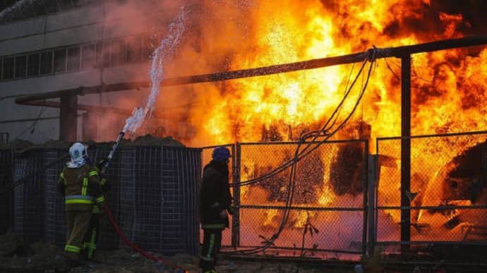 ОВА: На Вінниччині зайнялася пожежа на об'єкті критичної інфраструктури