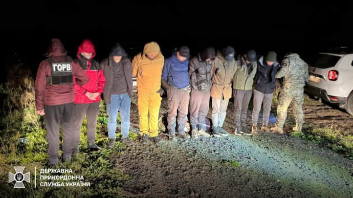 На кордоні з Молдовою зловили 19 чоловіків, які намагалися втекти з країни