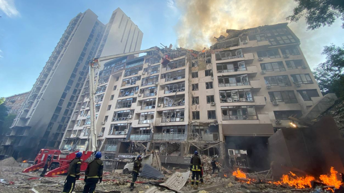 Наслідки ракетного удару по Києву: 4 людей залишаються в лікарні - Кличко