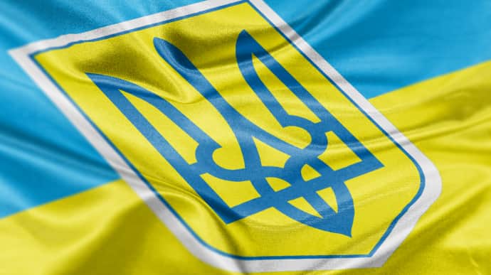 Iranian man walking in T-shirt with Ukrainian flag and coat of arms fined in Moscow