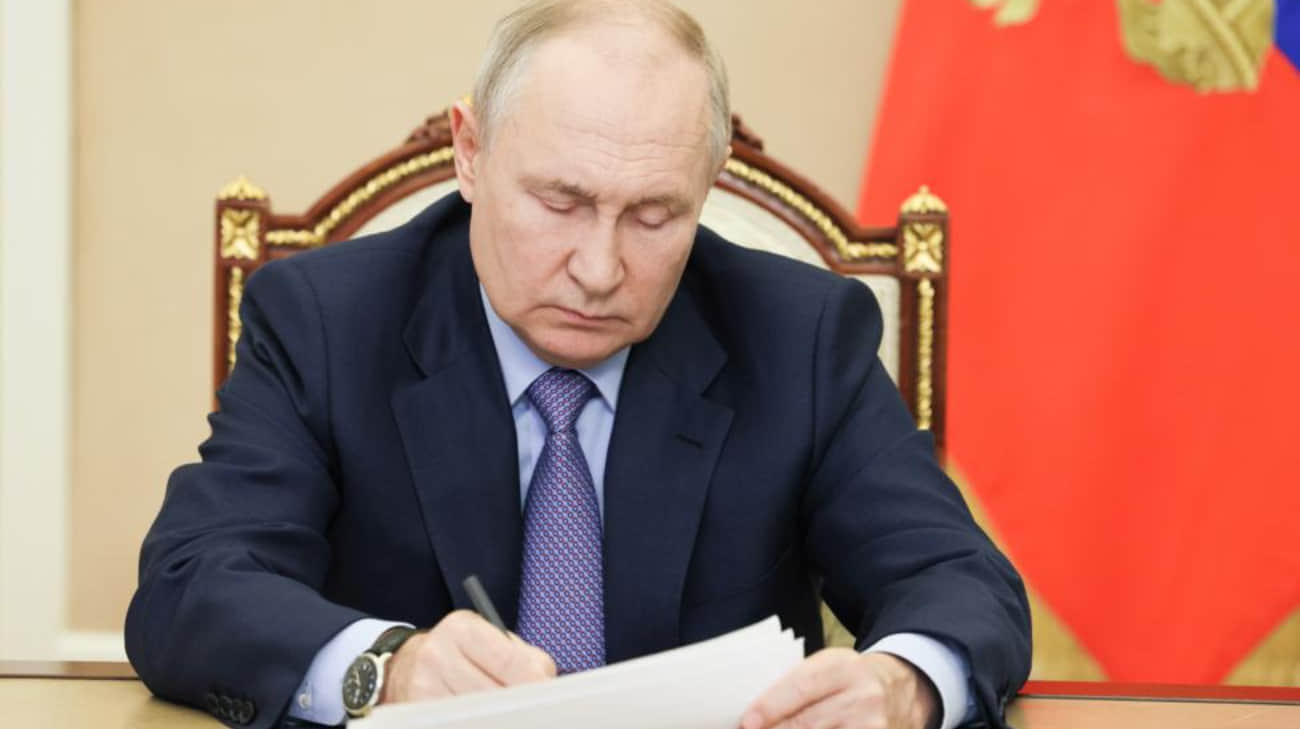 Putin issues decree to call up 150,000 people over 18 for military service