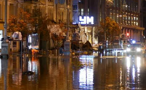 Вночі після негоди частина Києва пішла під воду