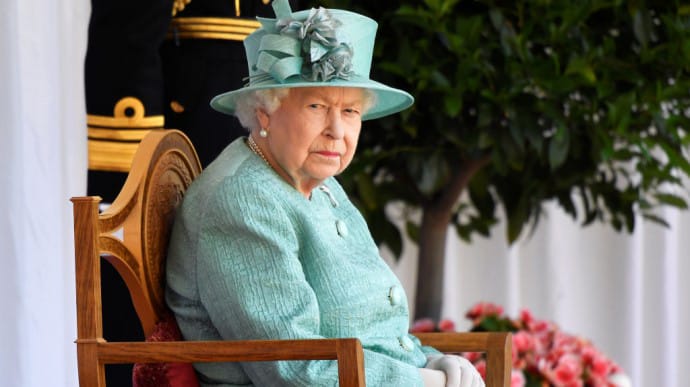 Премьер Британии после беседы с Елизаветой II рассказал о ее самочувствии