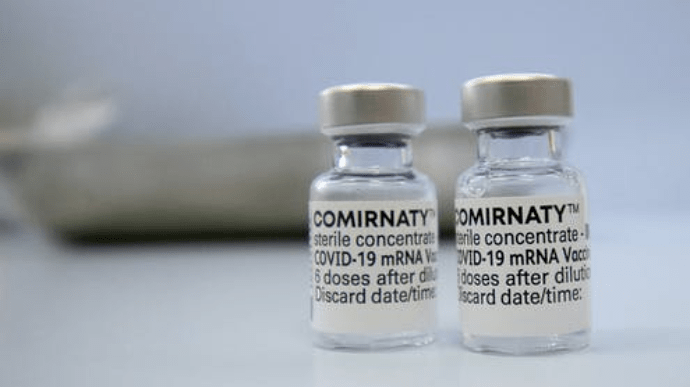 В Ізраїлі заявили про зв’язок між вакцинацією Pfizer та рідкісними випадками міокардиту 