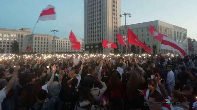 Протесты в Беларуси: в центре Минска – снова массовый митинг