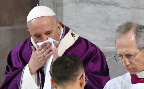 Простуженного Папу Франциска проверили на коронавирус