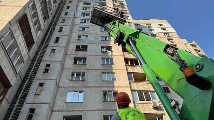 18 apartment buildings damaged in Russian night attack on Kharkiv