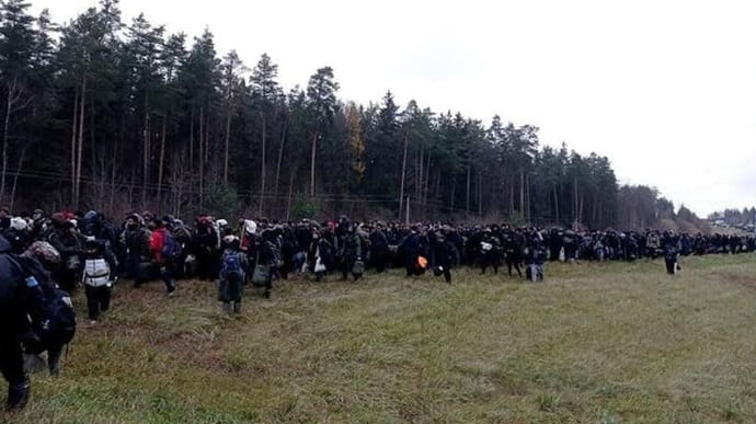 С польско-белорусской границы, которую штурмуют мигранты, сообщают о выстрелах