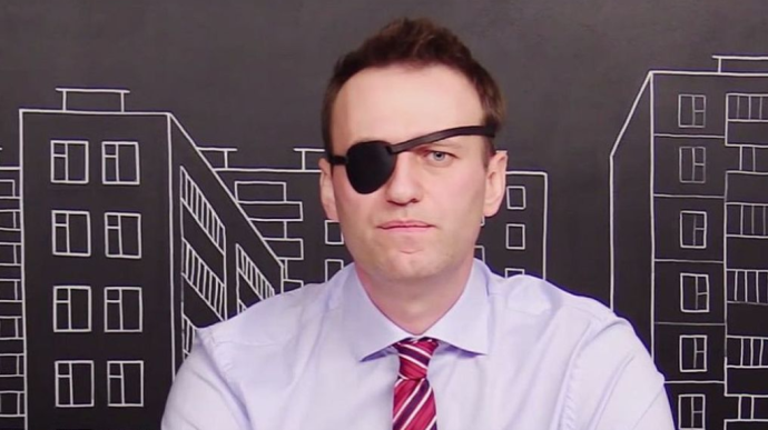 Навальный из тюрьмы: Тяжело встать с кровати и очень больно, но не лечат