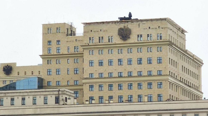 Something very similar to Pantsir-S1 missile system spotted on roof of Russia’s Defence Ministry in Moscow