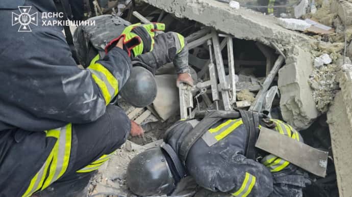 У лікарні помер чоловік, якого дістали з-під завалів зруйнованого будинку в Харкові