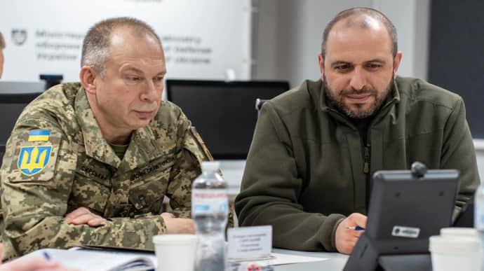 Ukraine's commander-in-chief and defence minister discuss frontline fighting and ammunition supplies with Pentagon chief