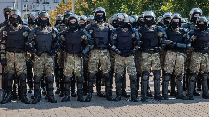 У Білорусі внутрішні війська залучатимуть для охорони кордону, оновлено й умови застосування зброї