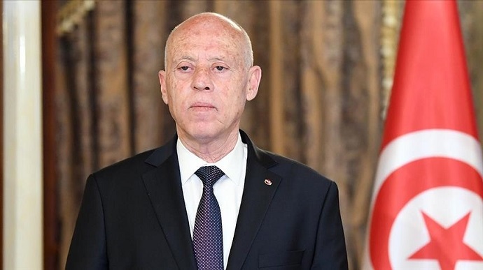 Президент Туниса отправил премьера в отставку и заморозил работу парламента