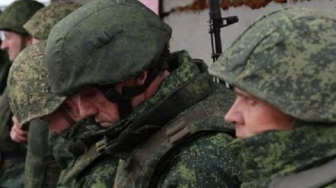 Генштаб: военные РФ переодеваются в гражданских и прибегают к дезертирству
