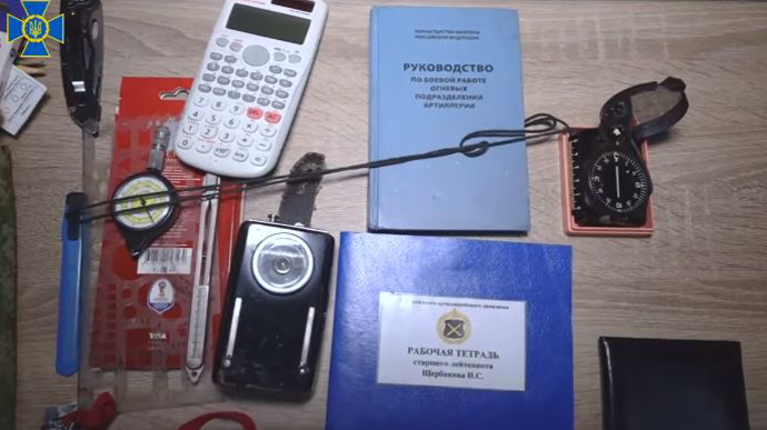 Pencils, a measuring compass, books – what Russian soldiers bring into combat