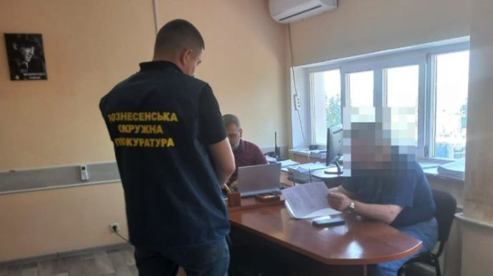 Бывший мэр Южноукраинска избил заместительницу при распределении гуманитарки