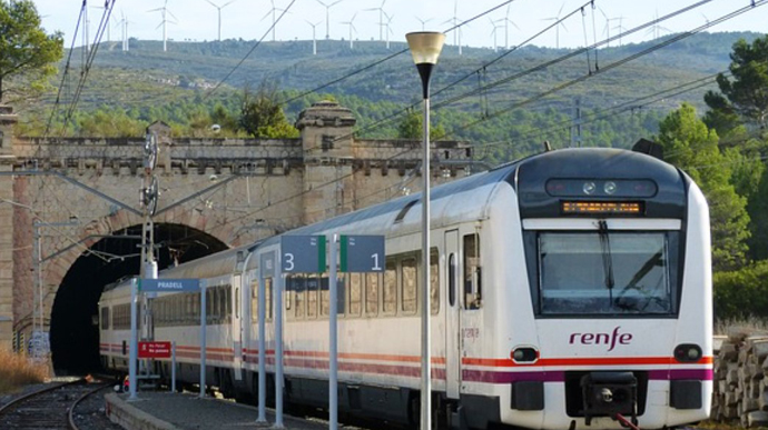 В Испании уходят в отставку чиновники из-за заказанных поездов, которые не помещаются в тоннелях