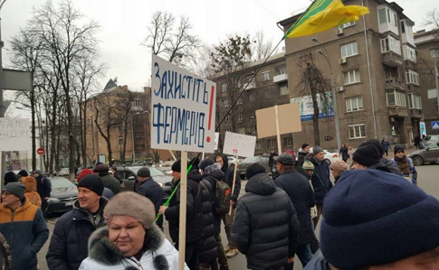 Учасники акції проти ринку землі перекрили кілька вулиць у центрі Києва