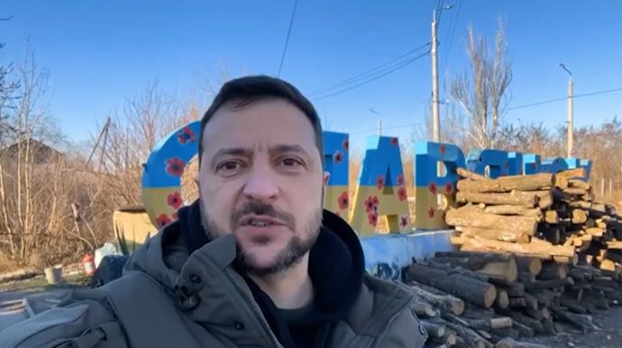 Zelenskyy visits Donbas and records greetings for Ukraine's Armed Forces from there