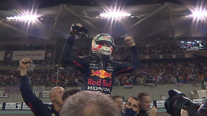 Нидерландский гонщик Ферстаппен стал чемпионом мира в Формуле-1
