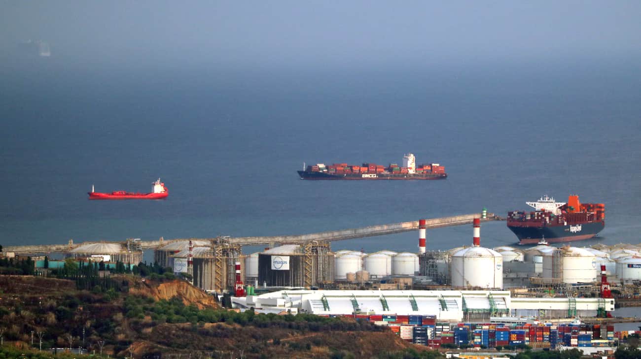 Two Russian landing craft and tanker spotted in Spanish sovereign waters