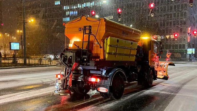 У Кличко выгнали на улицы более 300 спецмашин для борьбы со снегом