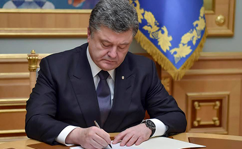 Порошенко підписав закон про вступ без ЗНО для жителів ОРДЛО